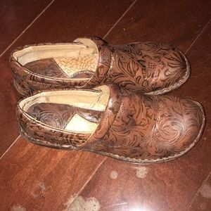 b.o.c. Brown floral print mules